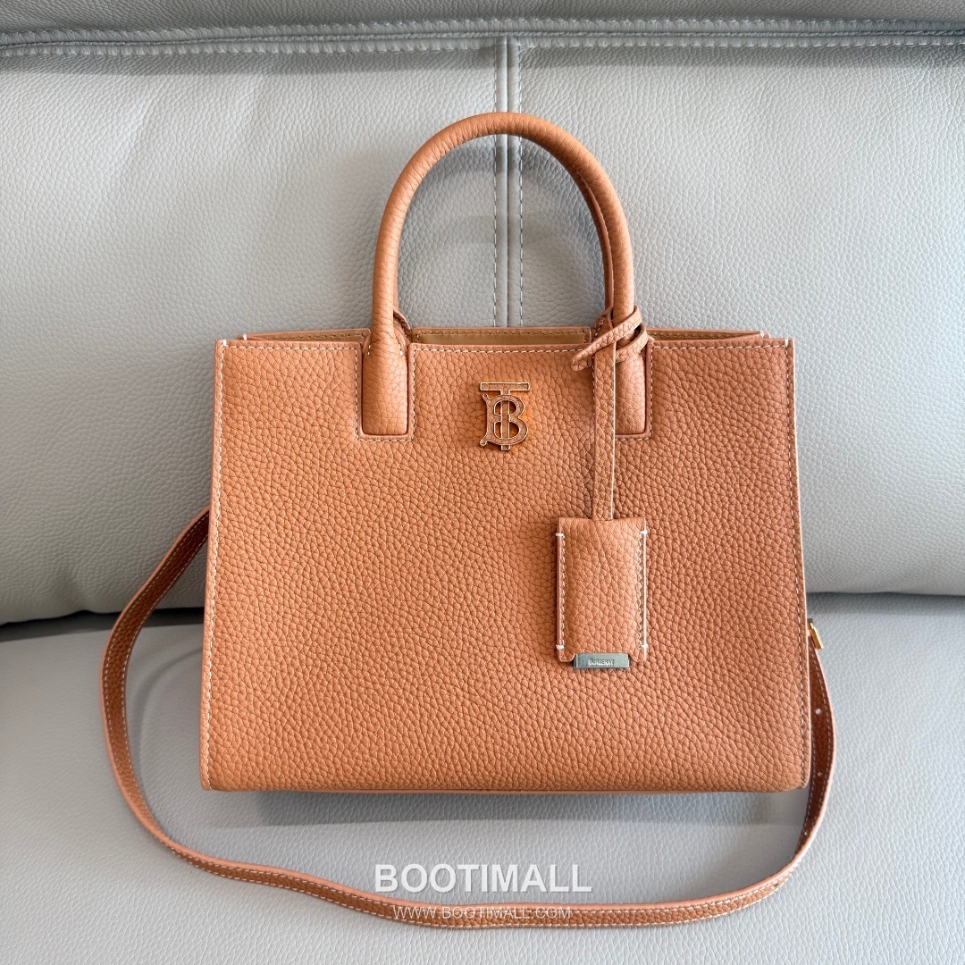 Burberry Thomas Logo Tote Grained Calfskin Bag 버버리 토마스 로고 토트 044173 그레인드 카프스킨 27cm 10
