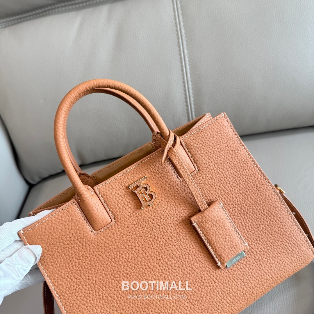 Burberry Thomas Logo Tote Grained Calfskin Bag 버버리 토마스 로고 토트 044173 그레인드 카프스킨 27cm 13