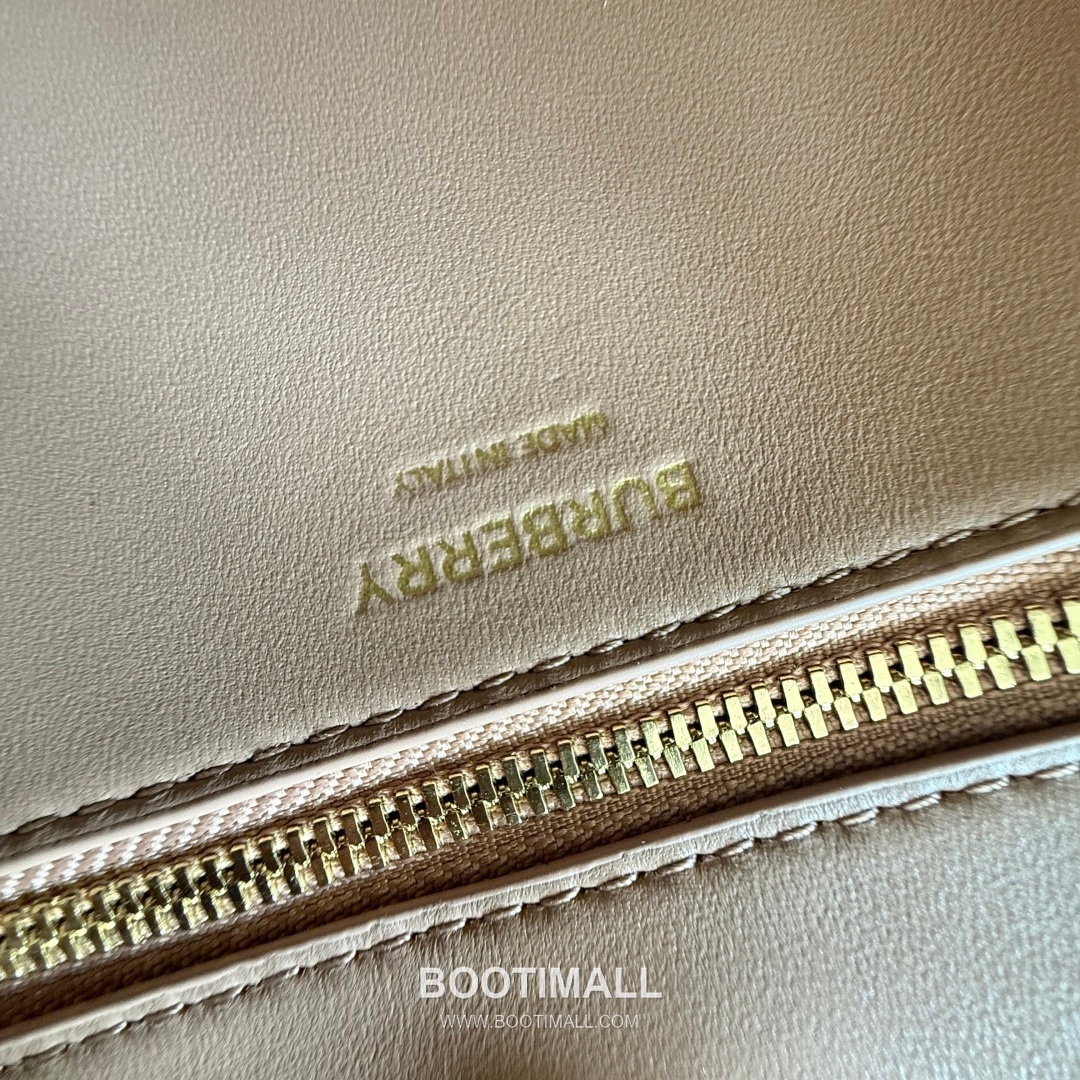 Burberry Thomas Logo Tote Grained Calfskin Bag 버버리 토마스 로고 토트 044173 그레인드 카프스킨 27cm 17