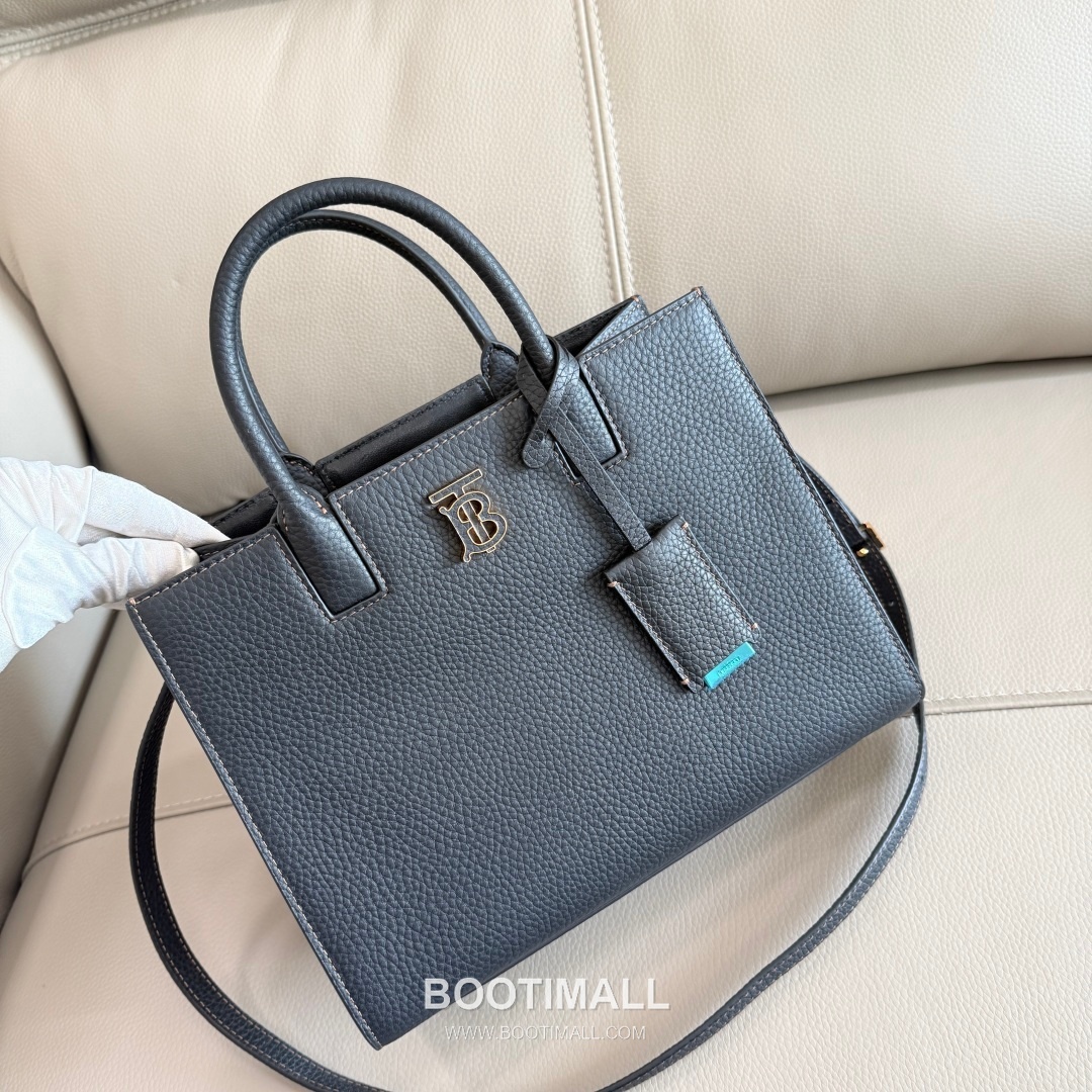 Burberry Thomas Logo Tote Grained Calfskin Bag 버버리 토마스 로고 토트 044173 그레인드 카프스킨 27cm 12