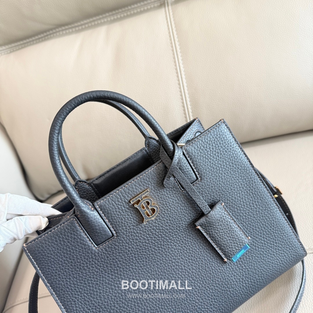 Burberry Thomas Logo Tote Grained Calfskin Bag 버버리 토마스 로고 토트 044173 그레인드 카프스킨 27cm 13