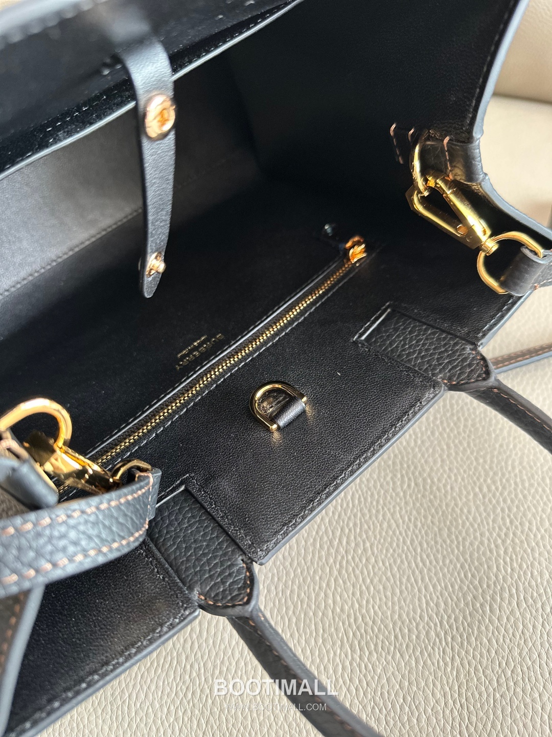 Burberry Thomas Logo Tote Grained Calfskin Bag 버버리 토마스 로고 토트 044173 그레인드 카프스킨 27cm 17