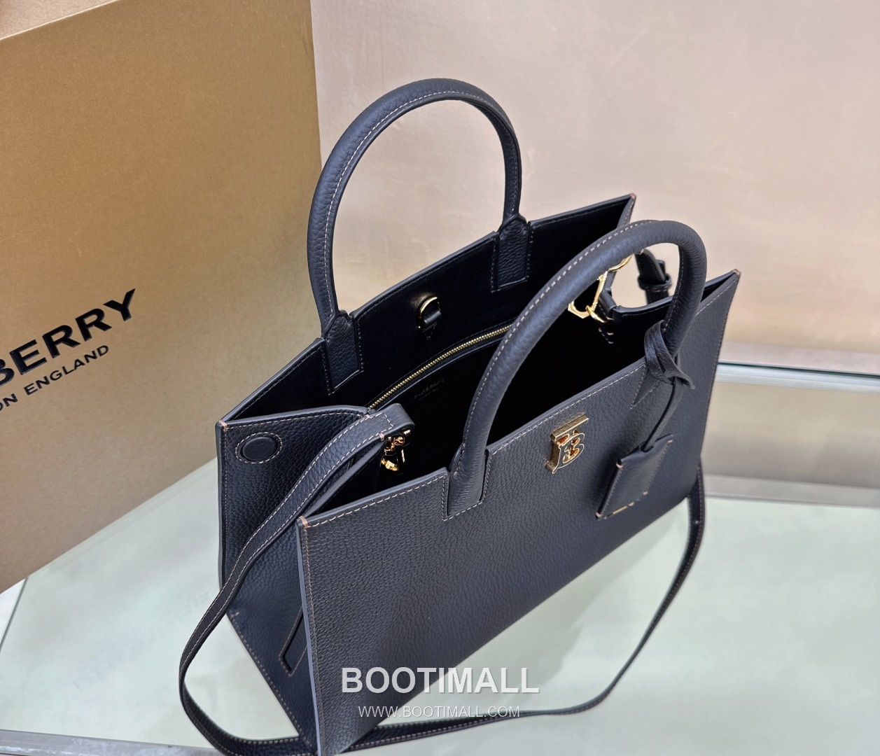 Burberry Thomas Logo 976180 Grained Calfskin Tote Bag 버버리 토마스 로고 976180 그레인드 카프스킨 토트백 33cm 11