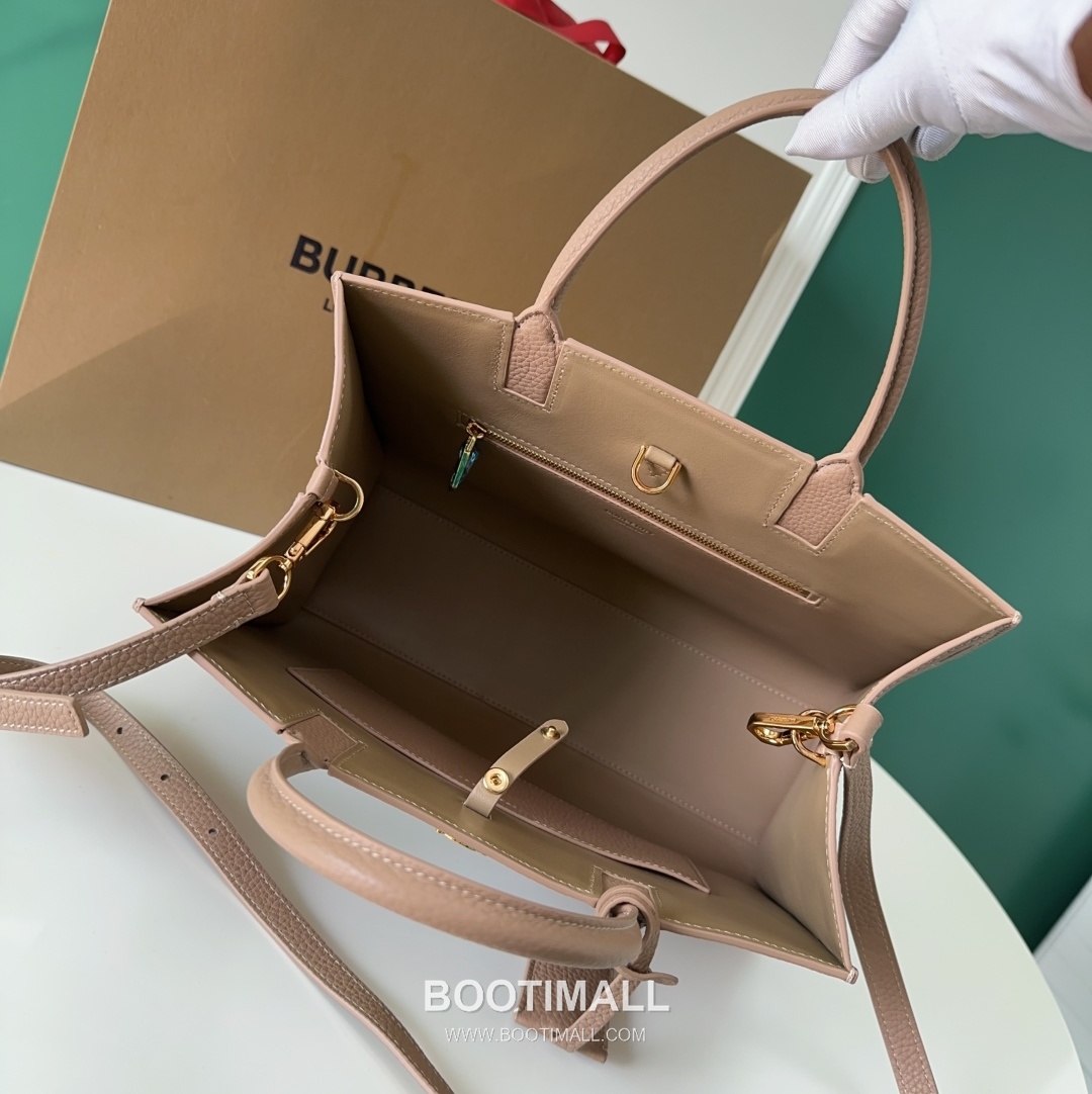 Burberry Thomas Logo 976180 Grained Calfskin Tote Bag 버버리 토마스 로고 976180 그레인드 카프스킨 토트백 32.5cm 13