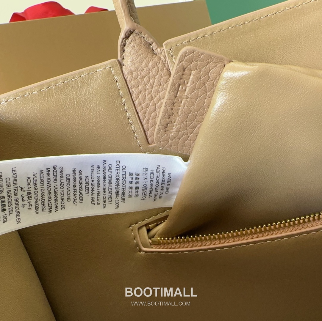 Burberry Thomas Logo 976180 Grained Calfskin Tote Bag 버버리 토마스 로고 976180 그레인드 카프스킨 토트백 32.5cm 15