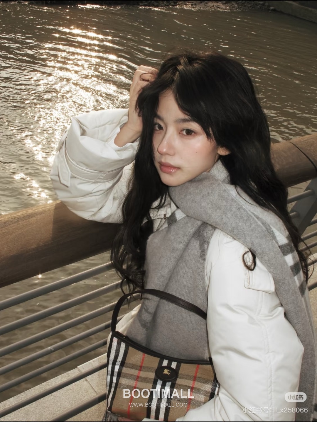 Burberry Jacquard Check EKD Cotton Linen Blend Beige Shoulder Bag 버버리 자카드 체크 EKD 코튼 린넨 혼방 베이지 숄더백 26cm 1