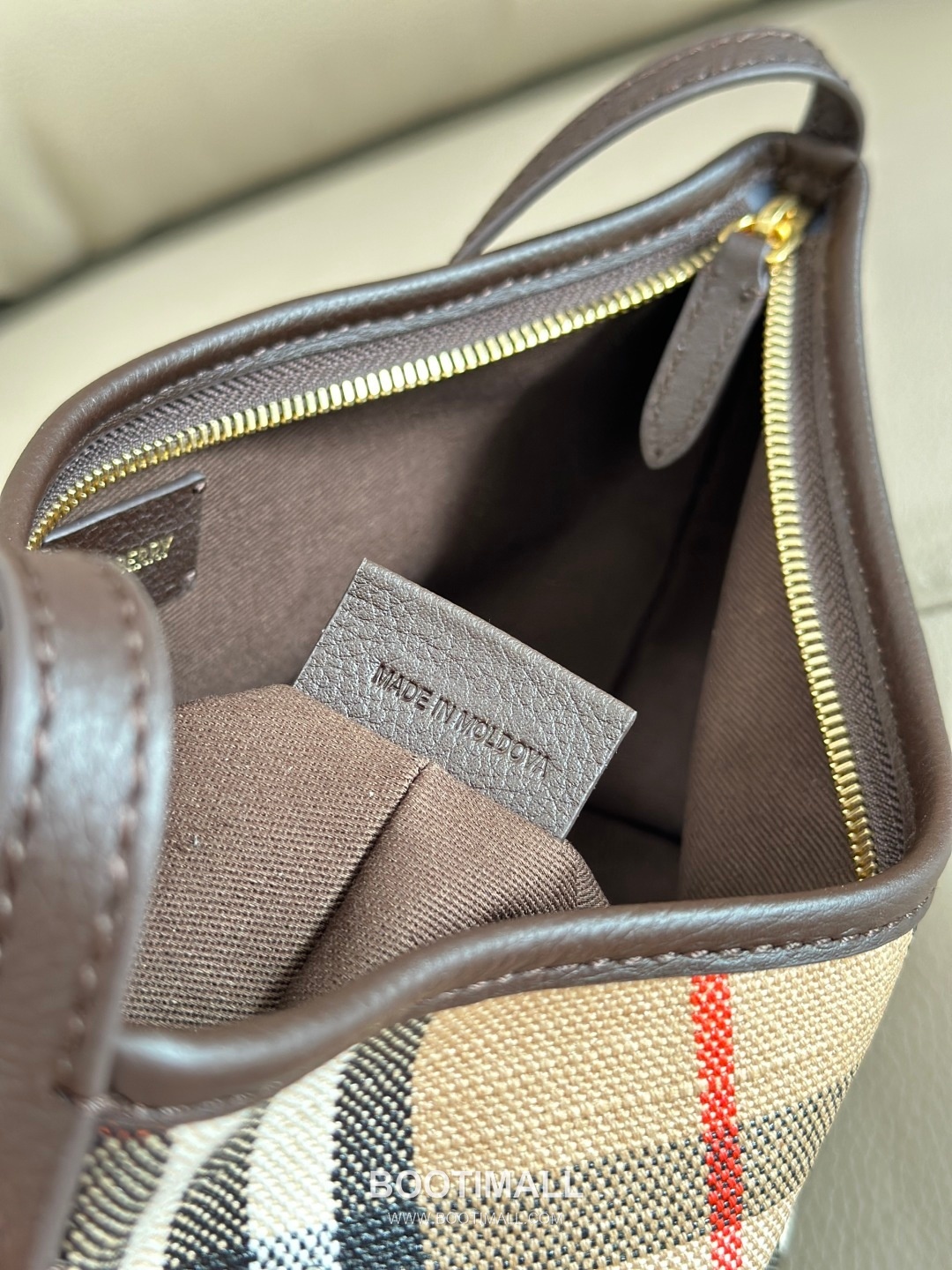 Burberry Jacquard Check EKD Cotton Linen Blend Beige Shoulder Bag 버버리 자카드 체크 EKD 코튼 린넨 혼방 베이지 숄더백 26cm 16