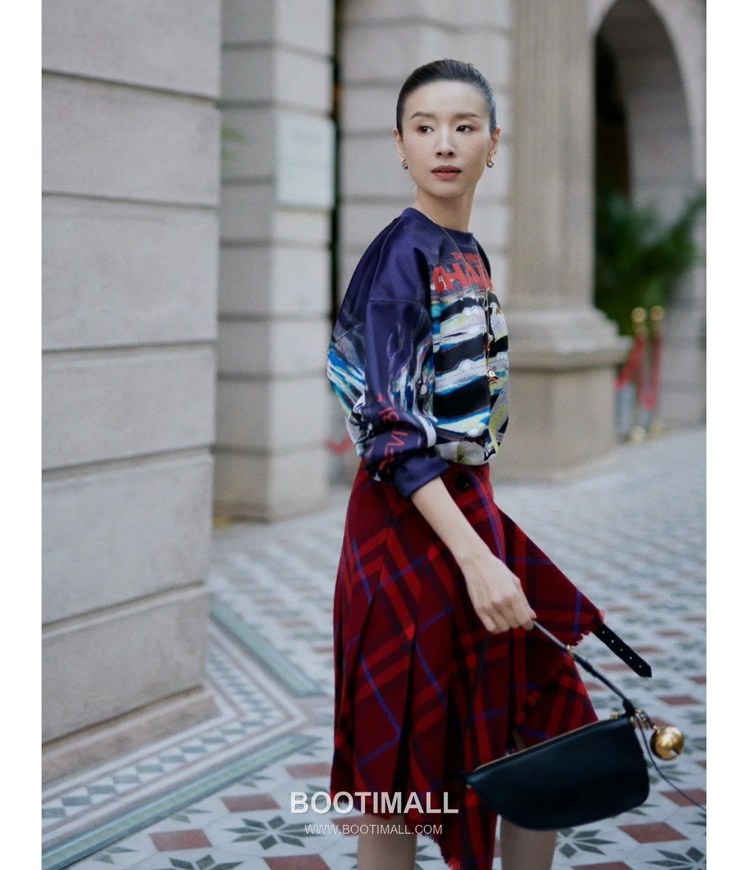 Burberry Bell Charm Shield-Fold Smooth Nappa Lambskin Shoulder Bag 버버리 벨 참 실드 폴드 스무스 나파 램스킨 숄더백 26cm 2