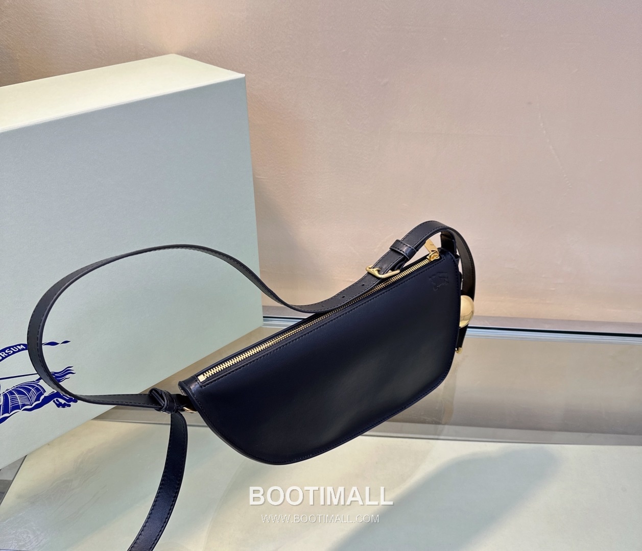 Burberry Bell Charm Shield-Fold Smooth Nappa Lambskin Shoulder Bag 버버리 벨 참 실드 폴드 스무스 나파 램스킨 숄더백 26cm 12