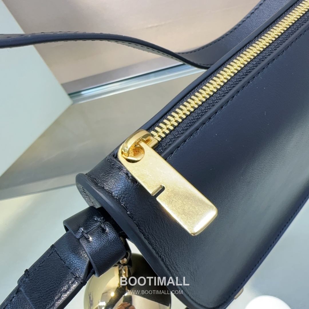 Burberry Bell Charm Shield-Fold Smooth Nappa Lambskin Shoulder Bag 버버리 벨 참 실드 폴드 스무스 나파 램스킨 숄더백 26cm 13