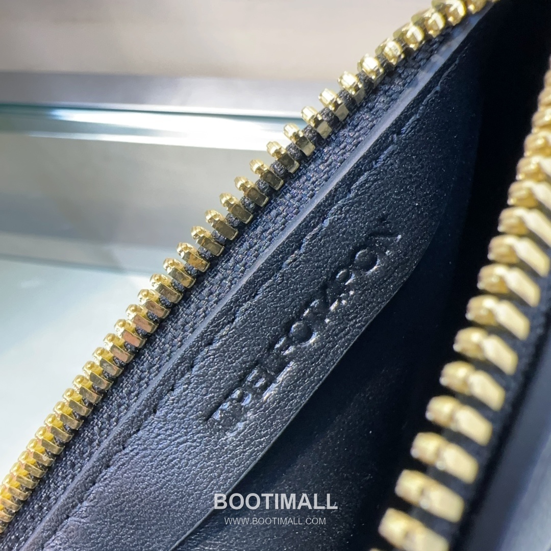 Burberry Bell Charm Shield-Fold Smooth Nappa Lambskin Shoulder Bag 버버리 벨 참 실드 폴드 스무스 나파 램스킨 숄더백 26cm 18