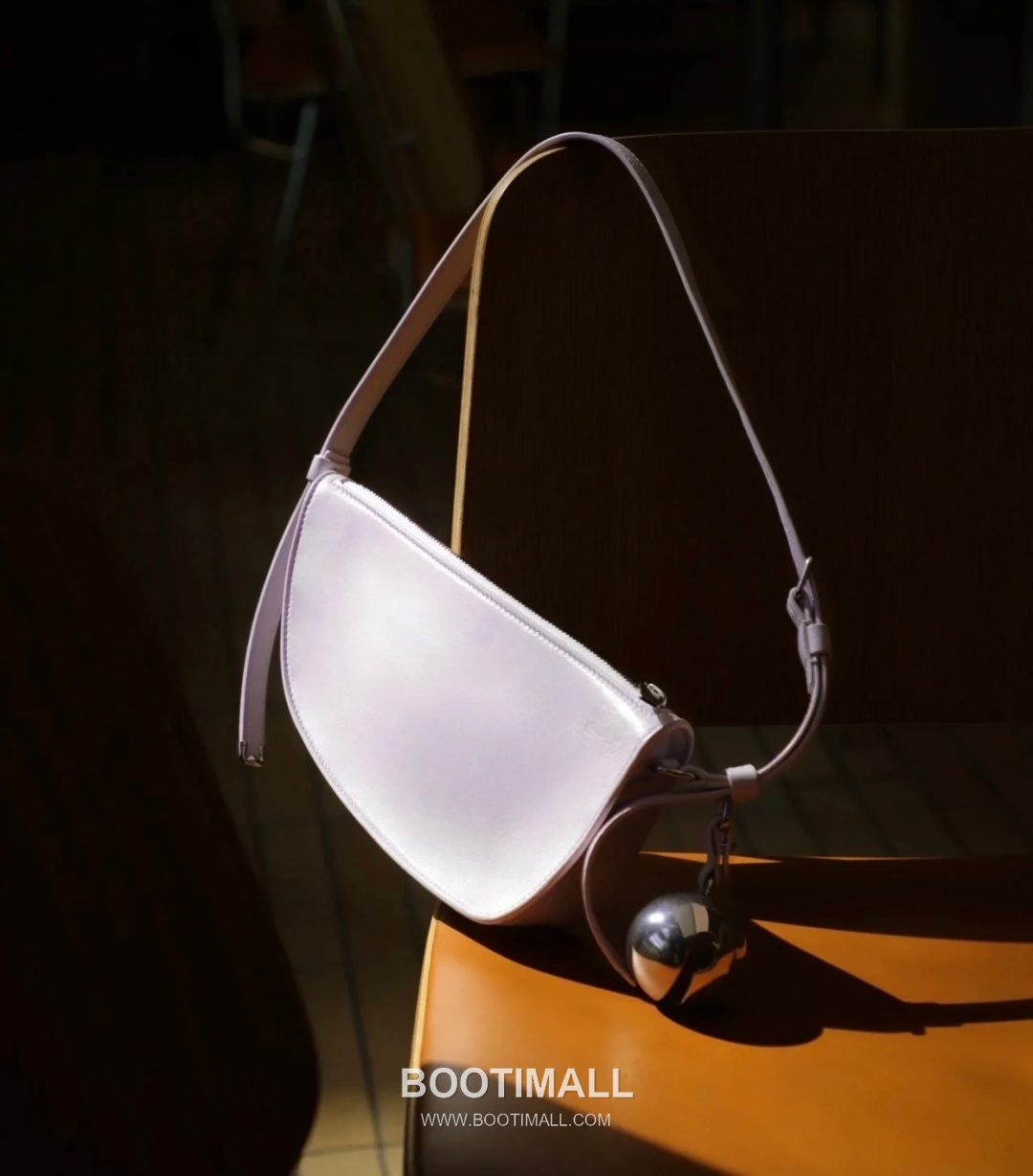Burberry Bell Charm Shield-Fold Smooth Nappa Lambskin Shoulder Bag 버버리 벨 참 실드 폴드 스무스 나파 램스킨 숄더백 26cm 8