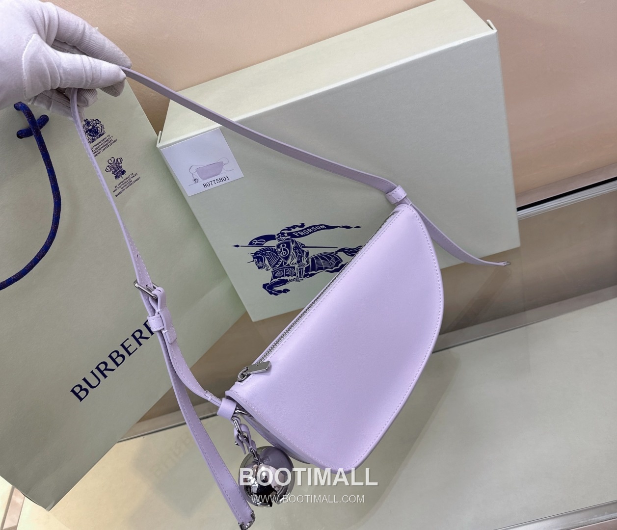 Burberry Bell Charm Shield-Fold Smooth Nappa Lambskin Shoulder Bag 버버리 벨 참 실드 폴드 스무스 나파 램스킨 숄더백 26cm 11