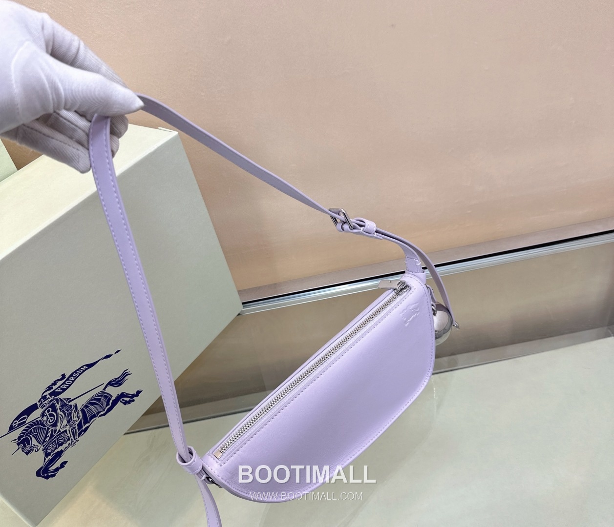 Burberry Bell Charm Shield-Fold Smooth Nappa Lambskin Shoulder Bag 버버리 벨 참 실드 폴드 스무스 나파 램스킨 숄더백 26cm 13