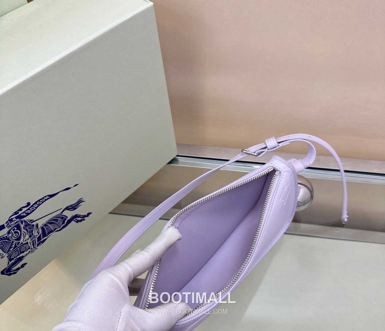 Burberry Bell Charm Shield-Fold Smooth Nappa Lambskin Shoulder Bag 버버리 벨 참 실드 폴드 스무스 나파 램스킨 숄더백 26cm 14