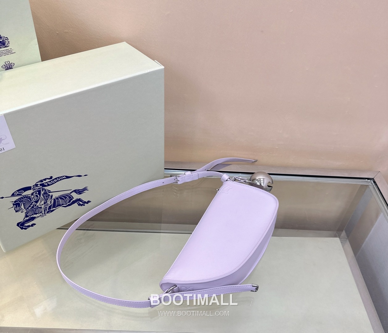 Burberry Bell Charm Shield-Fold Smooth Nappa Lambskin Shoulder Bag 버버리 벨 참 실드 폴드 스무스 나파 램스킨 숄더백 26cm 18