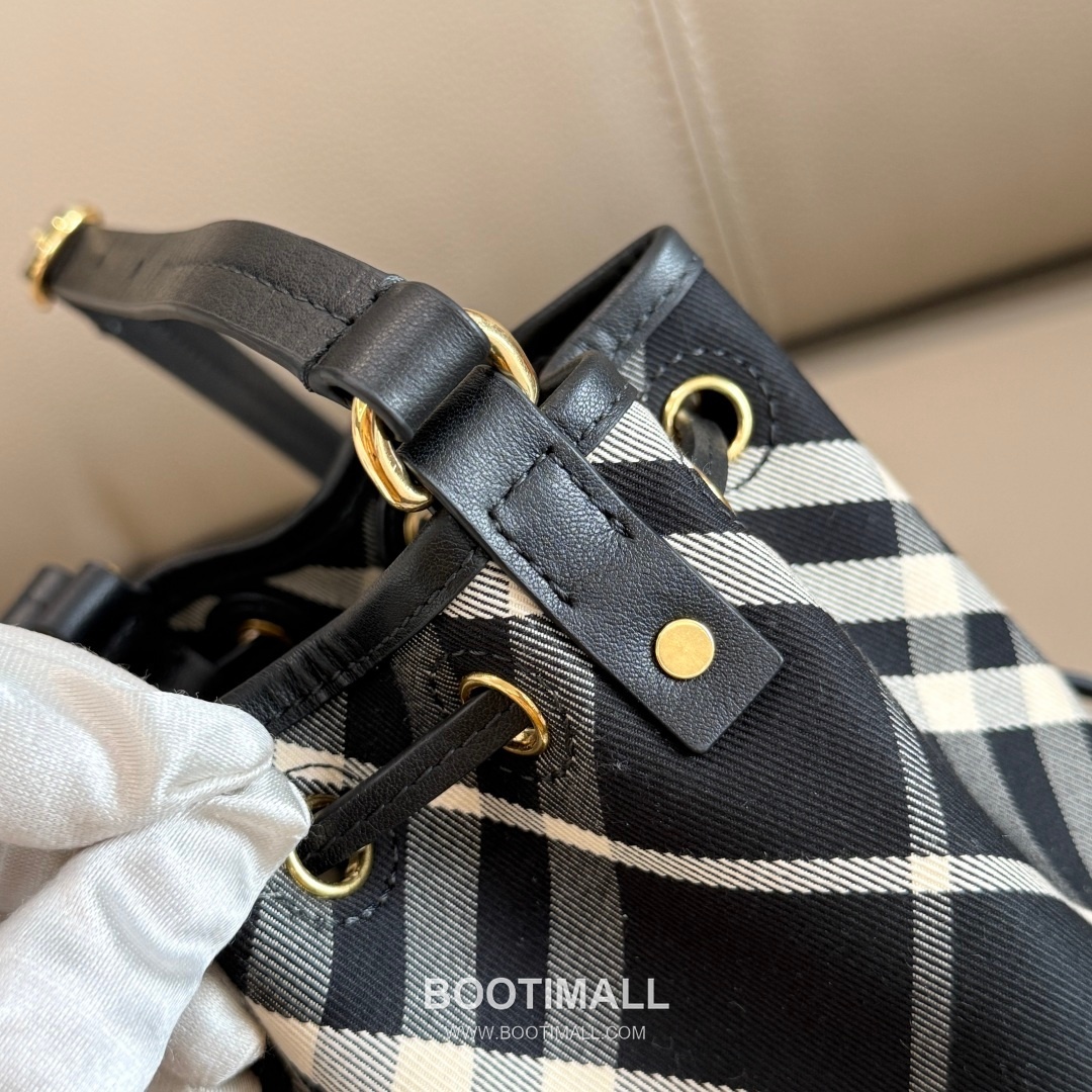 Burberry 057155 Twill Bucket Cotton Bag 버버리 057155 트윌 버킷 코튼 20cm 19