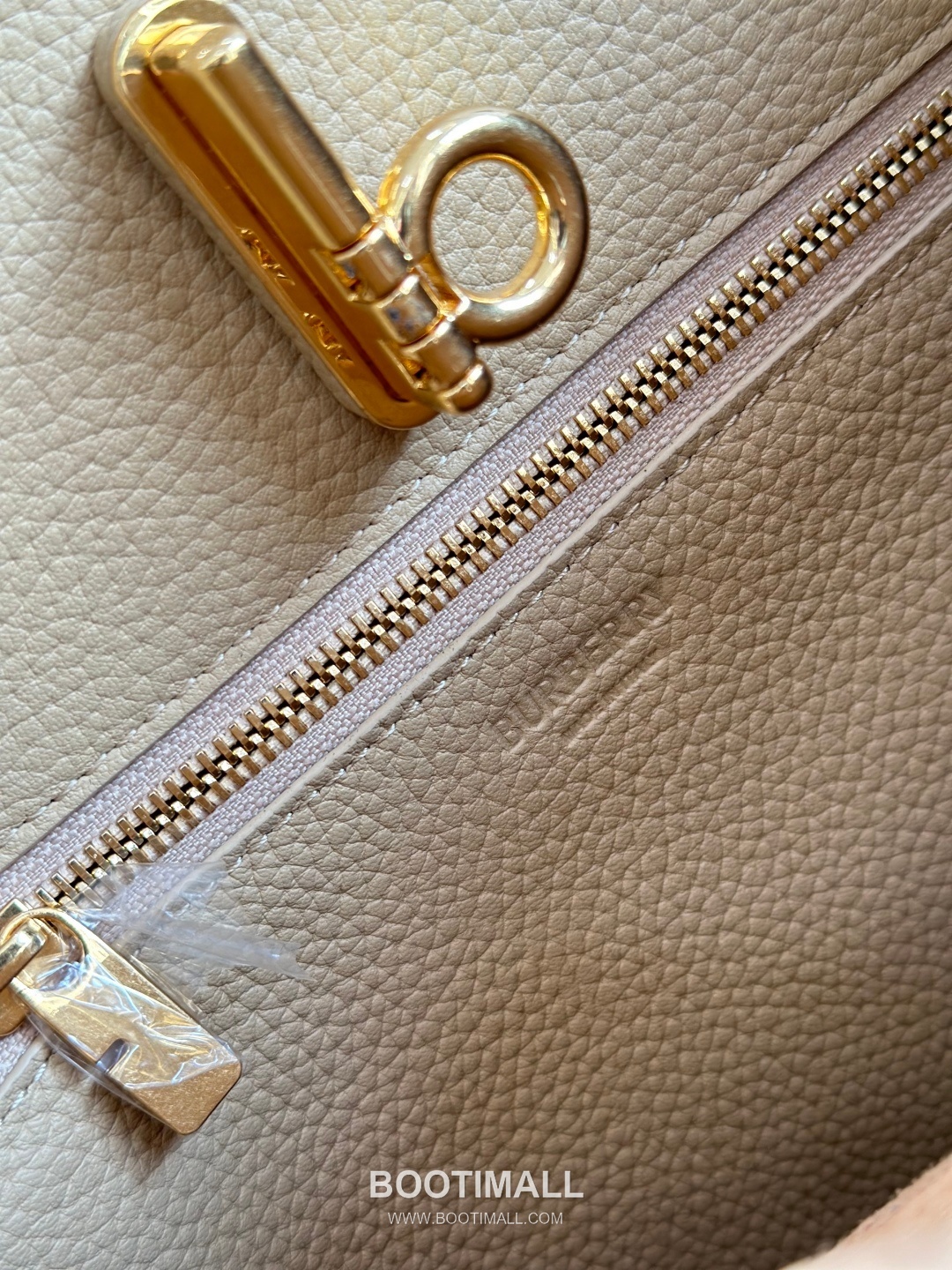 Burberry EKD B-Clasp Tote Grained Calfskin Black Bag 버버리 EKD B-클라스프 토트 575190 그레인드 카프스킨 블랙 35.5cm 14