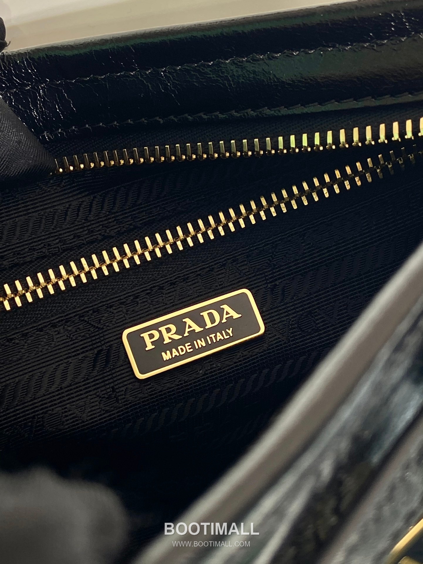 Prada LusSolf Oiled Waxed Leather Crossbody Bag 프라다 루스솔프 1BA215 오일드 왁스 레더 크로스백 26cm 9