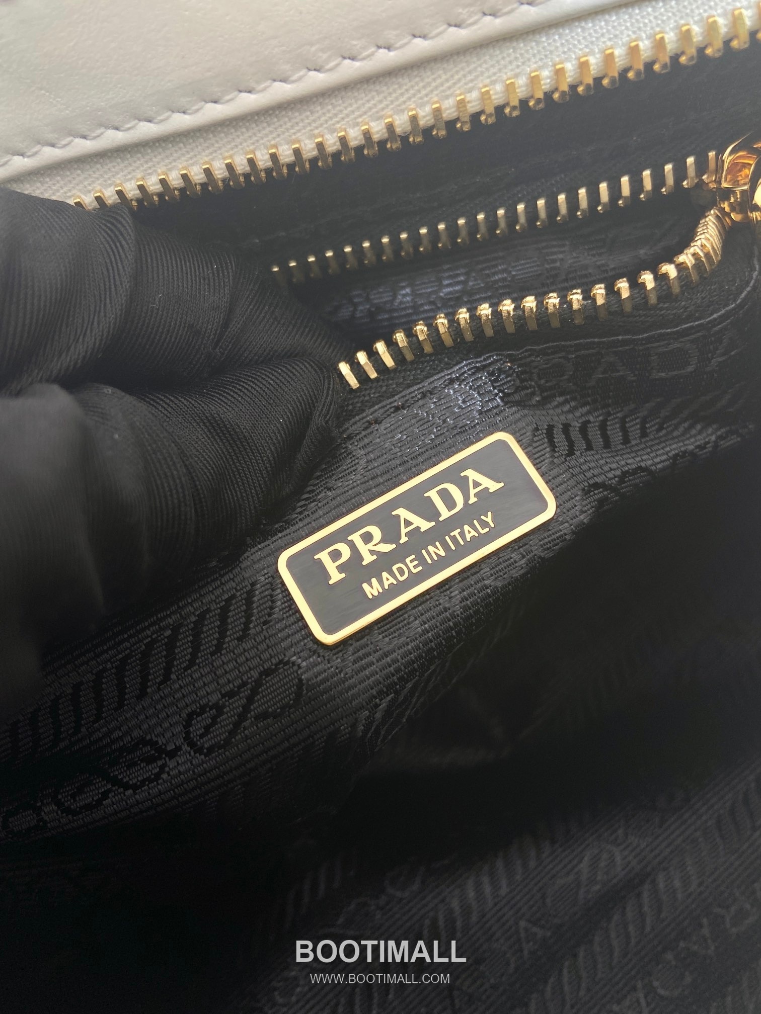 Prada LusSolf Oiled Waxed Leather Crossbody Bag 프라다 루스솔프 1BA215 오일드 왁스 레더 크로스백 26cm 9