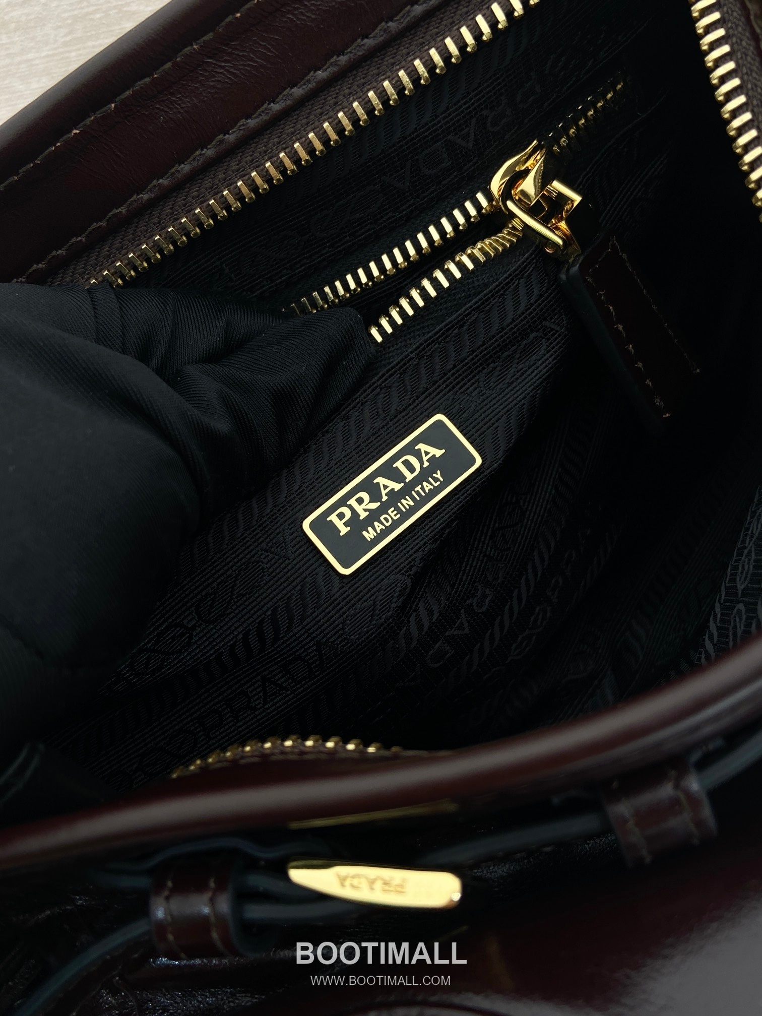 Prada LusSolf Oiled Waxed Leather Crossbody Bag 프라다 루스솔프 1BA215 오일드 왁스 레더 크로스백 26cm 9