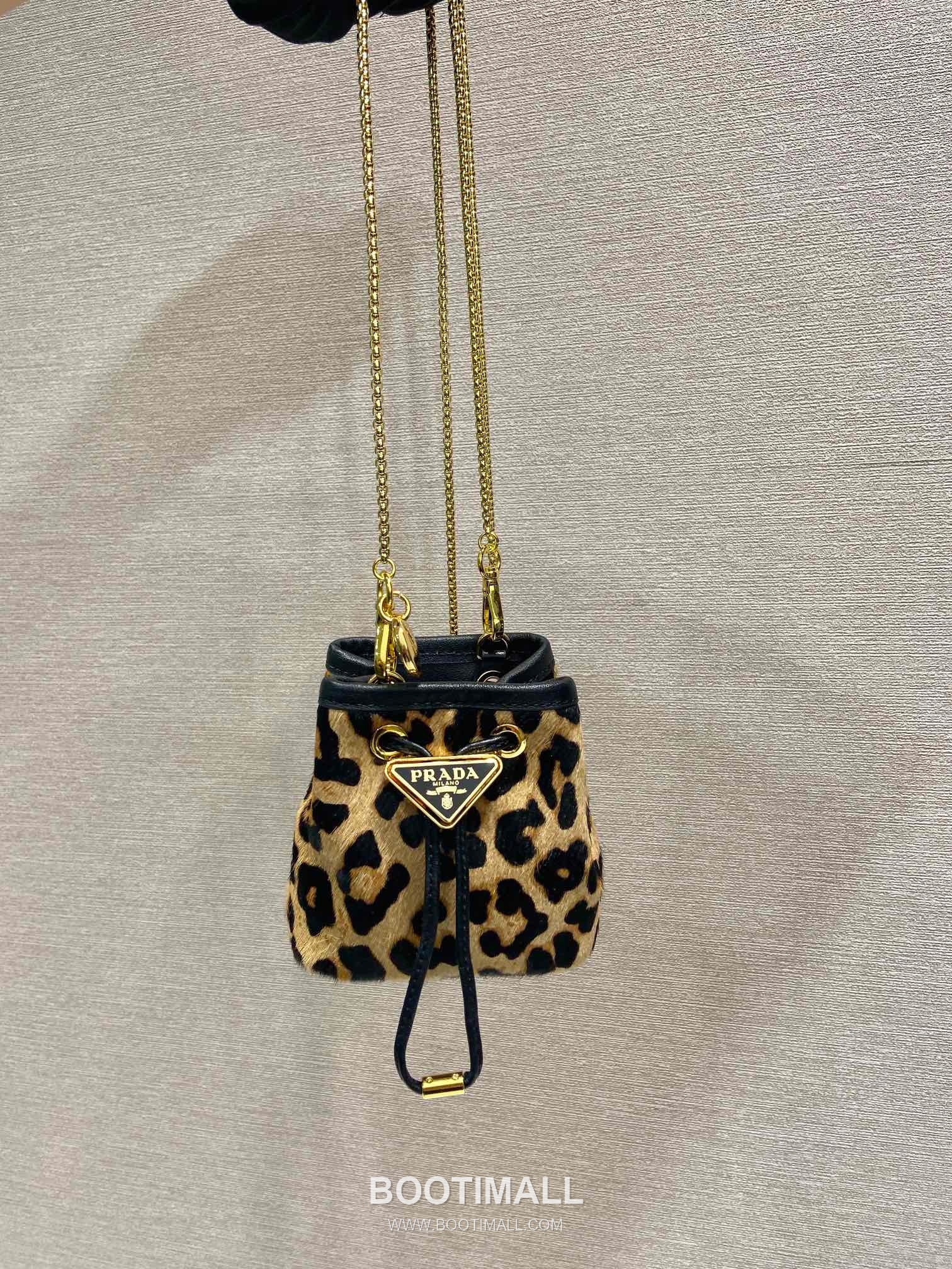 Prada Enamel Triangle Logo Leopard Print Mini Bucket Bag 1NR016 프라다 에나멜 트라이앵글 로고 레오파드 미니 버킷백 12cm 1