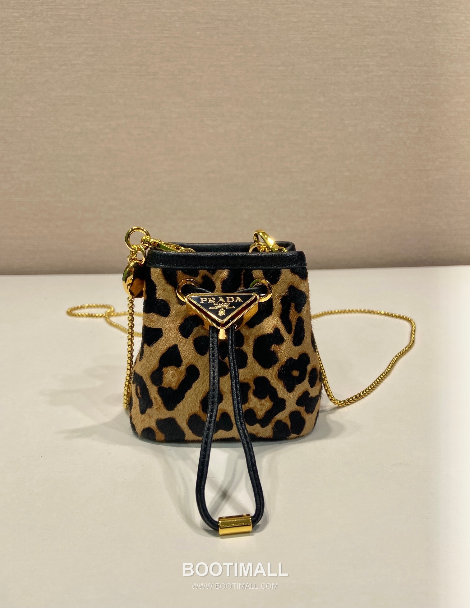 Prada Enamel Triangle Logo Leopard Print Mini Bucket Bag 1NR016 프라다 에나멜 트라이앵글 로고 레오파드 미니 버킷백 12cm 2