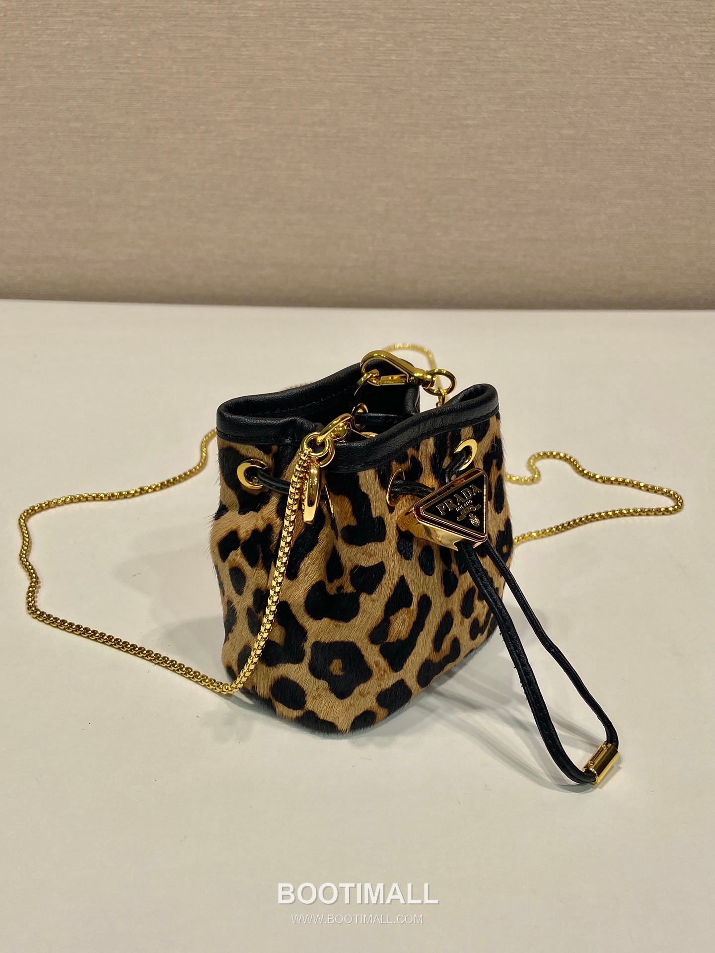 Prada Enamel Triangle Logo Leopard Print Mini Bucket Bag 1NR016 프라다 에나멜 트라이앵글 로고 레오파드 미니 버킷백 12cm 3