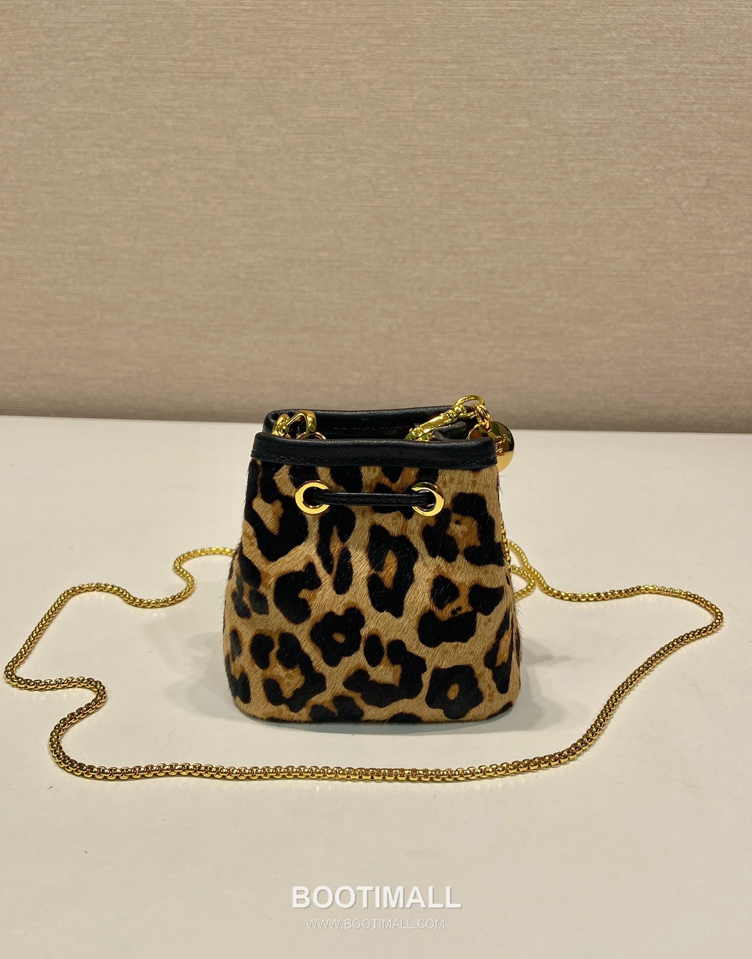 Prada Enamel Triangle Logo Leopard Print Mini Bucket Bag 1NR016 프라다 에나멜 트라이앵글 로고 레오파드 미니 버킷백 12cm 5
