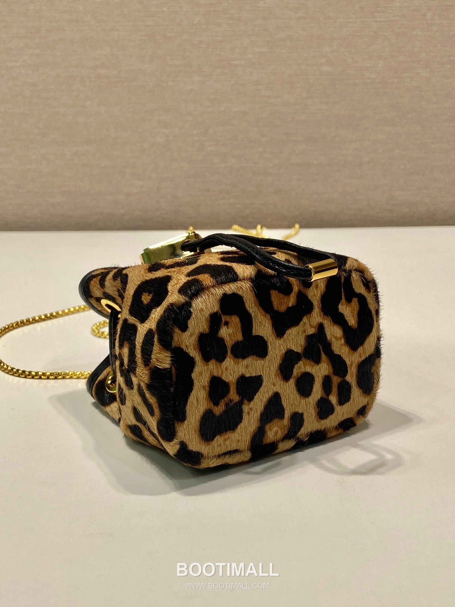 Prada Enamel Triangle Logo Leopard Print Mini Bucket Bag 1NR016 프라다 에나멜 트라이앵글 로고 레오파드 미니 버킷백 12cm 6
