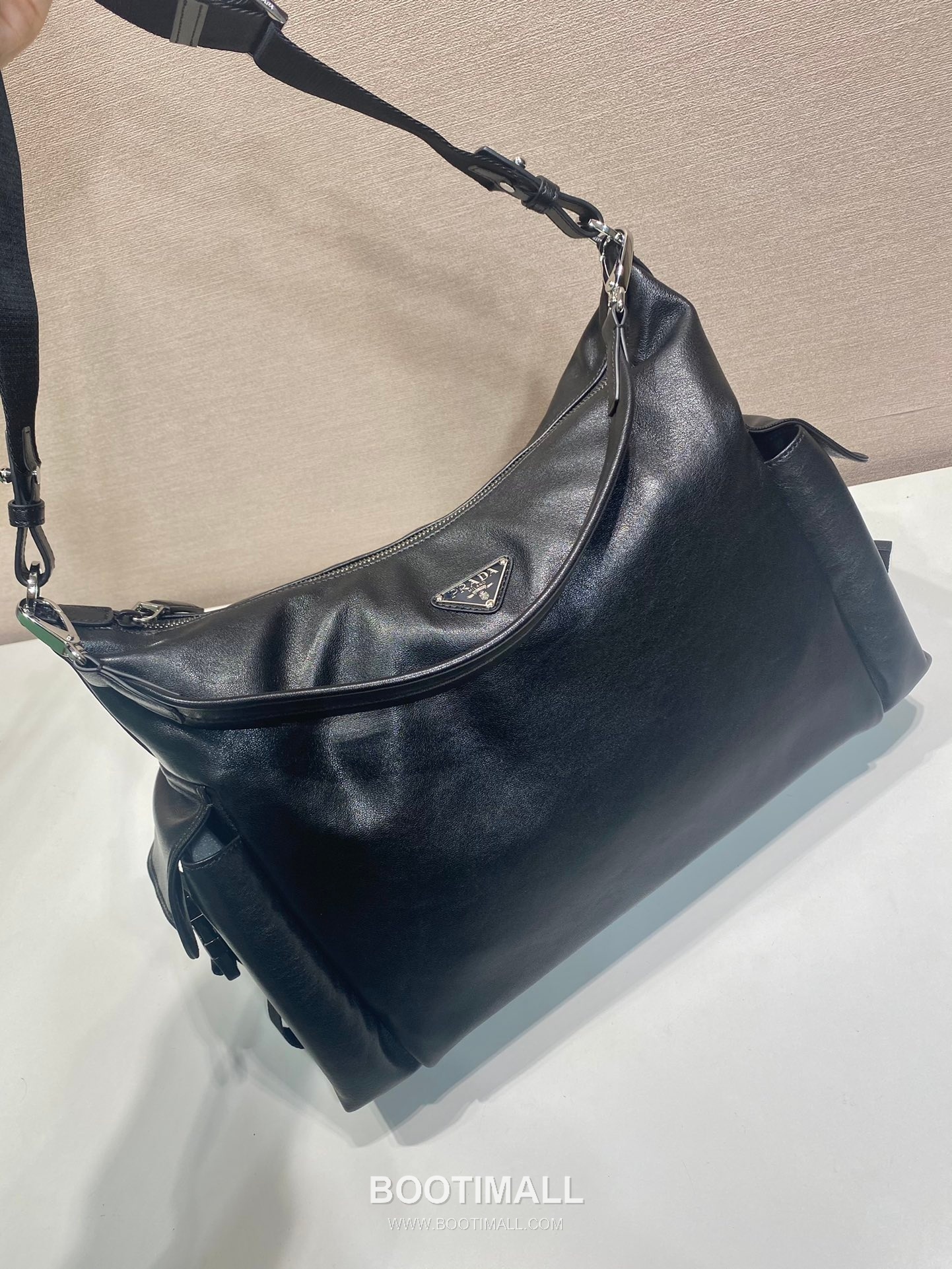 Prada Explore Calfskin Hobo Bag 프라다 익스플로어 2VH204 카프스킨 호보백 43cm 3