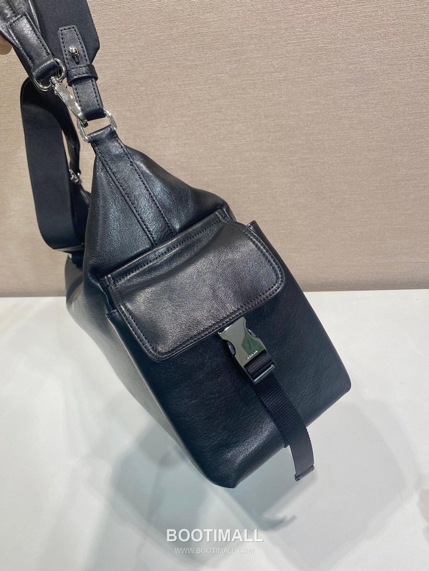 Prada Explore Calfskin Hobo Bag 프라다 익스플로어 2VH204 카프스킨 호보백 43cm 5