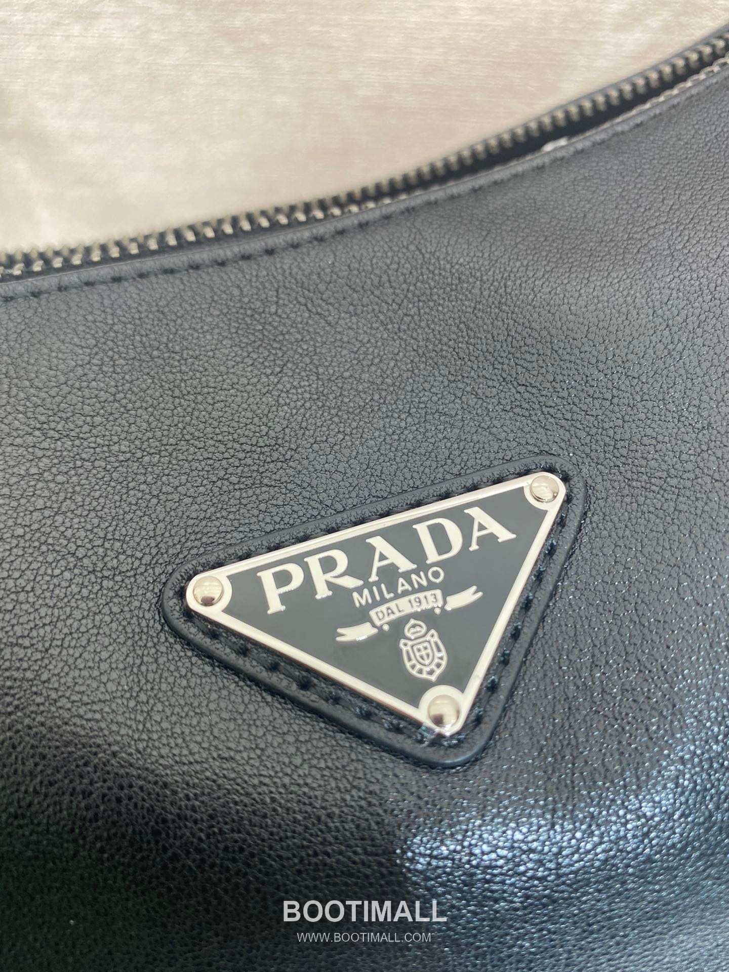 Prada Explore Calfskin Hobo Bag 프라다 익스플로어 2VH204 카프스킨 호보백 43cm 7