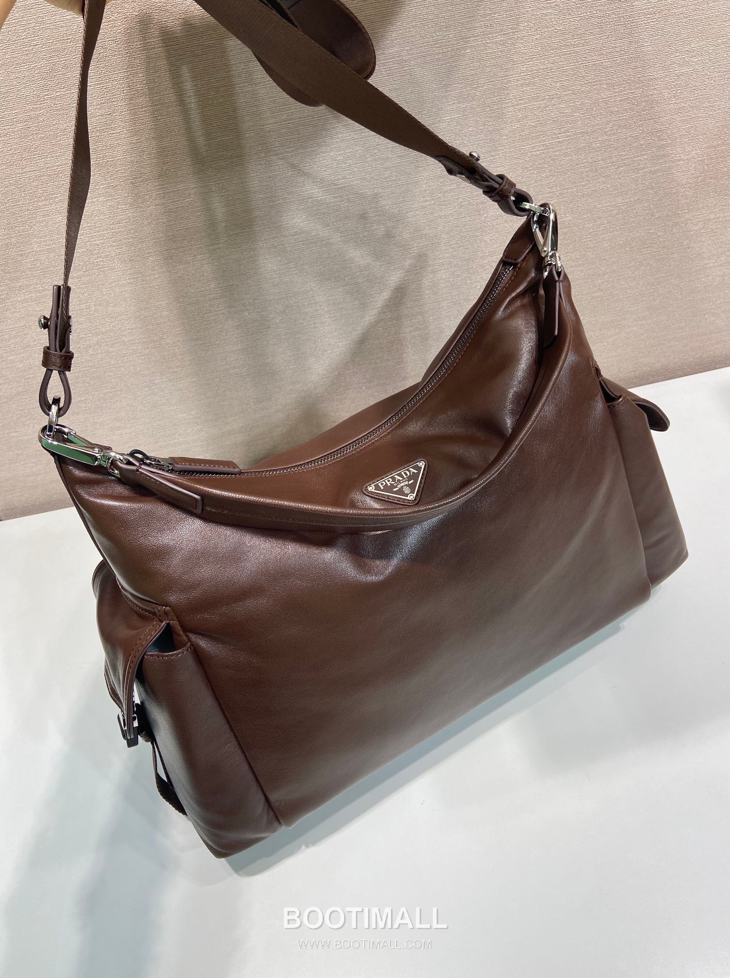 Prada Explore Calfskin Hobo Bag 프라다 익스플로어 2VH204 카프스킨 호보백 43cm 2