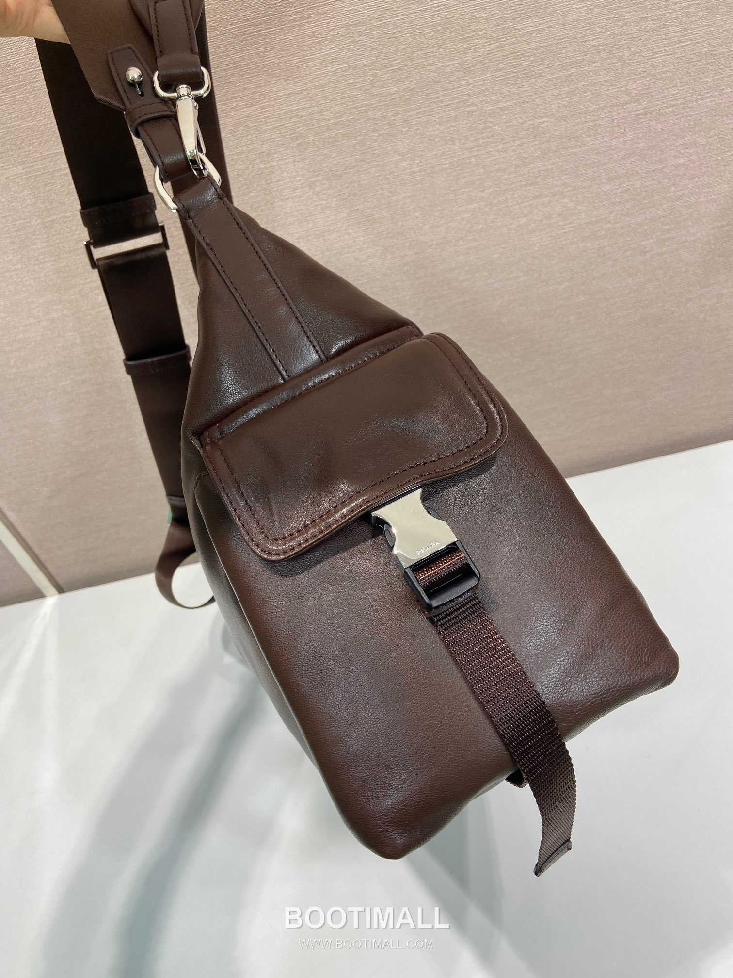 Prada Explore Calfskin Hobo Bag 프라다 익스플로어 2VH204 카프스킨 호보백 43cm 5