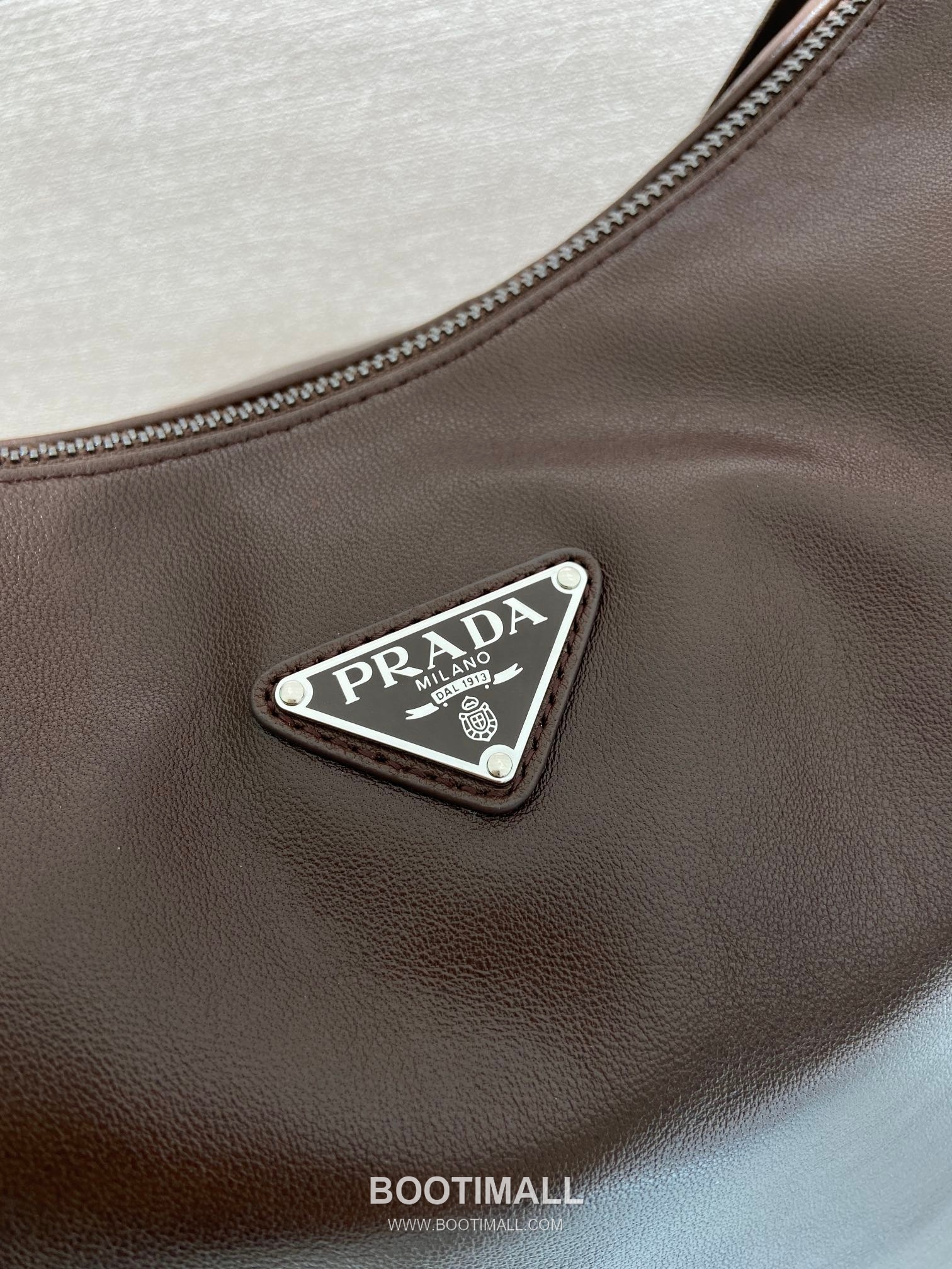 Prada Explore Calfskin Hobo Bag 프라다 익스플로어 2VH204 카프스킨 호보백 43cm 7