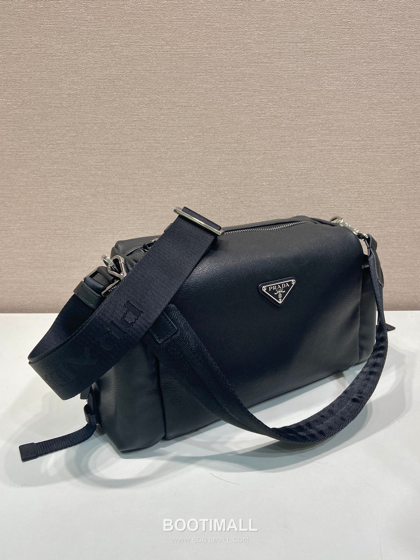 Prada Explore Leather Handbag 프라다 2VH206 익스플로어 레더 숄더백 31cm 3