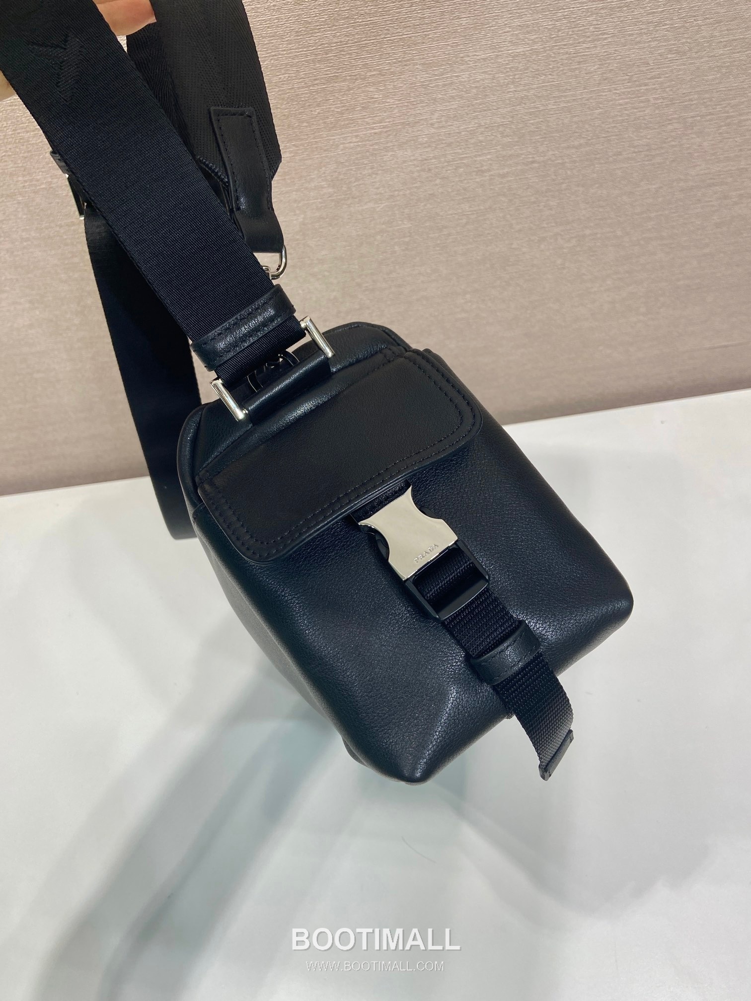 Prada Explore Leather Handbag 프라다 2VH206 익스플로어 레더 숄더백 31cm 6