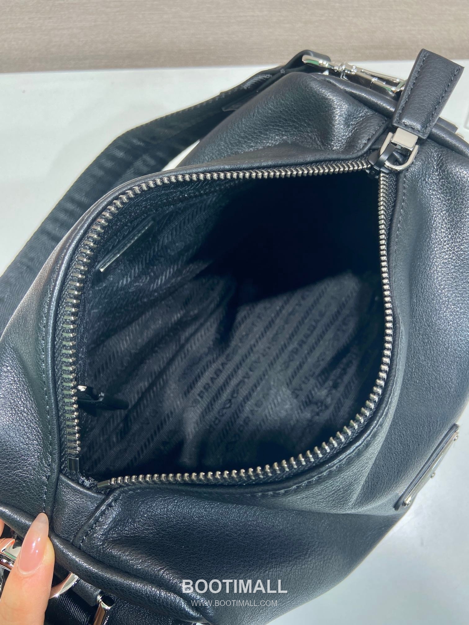 Prada Explore Leather Handbag 프라다 2VH206 익스플로어 레더 숄더백 31cm 8