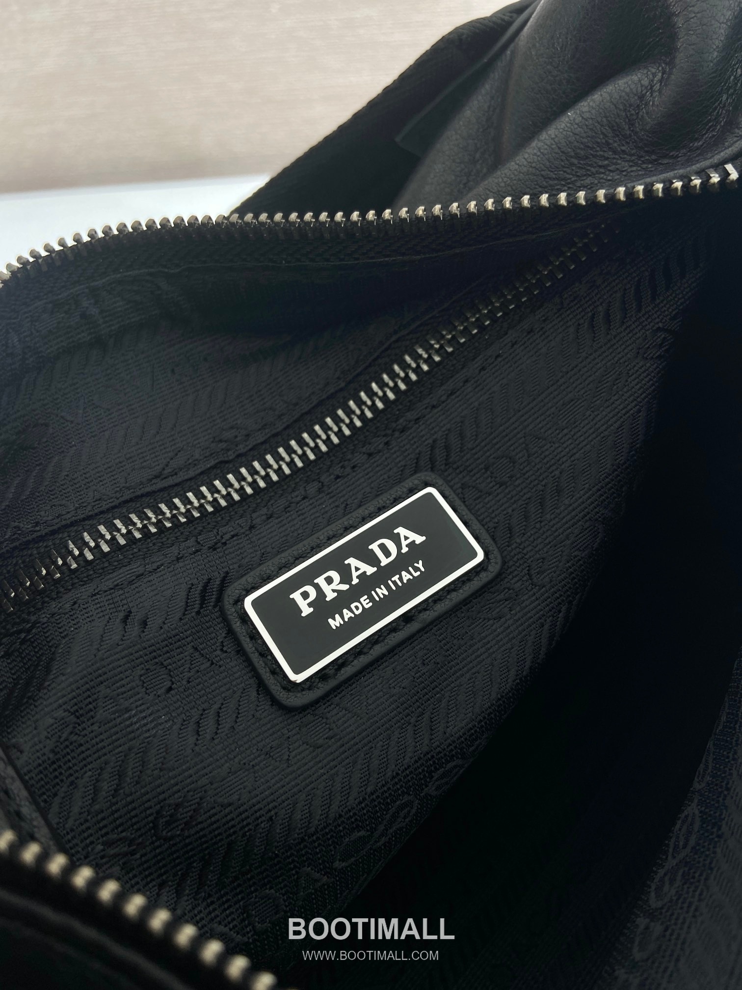 Prada Explore Leather Handbag 프라다 2VH206 익스플로어 레더 숄더백 31cm 9