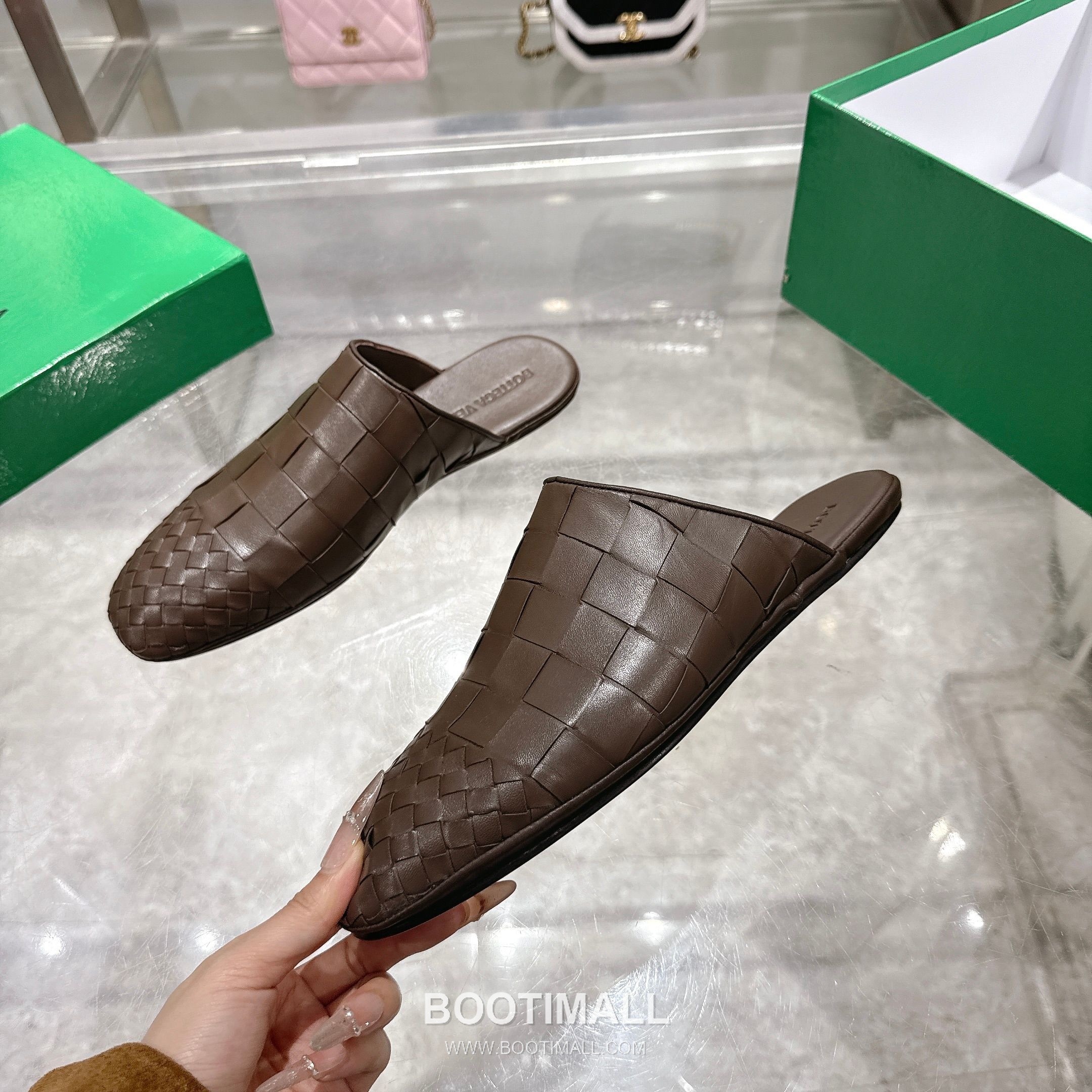 Bottega Veneta Bicolor Intrecciato Square-Toe Leather Black Slides 보테가 베네타 바이컬러 인트레치아토 스퀘어토 가죽 블랙 슬라이드 7