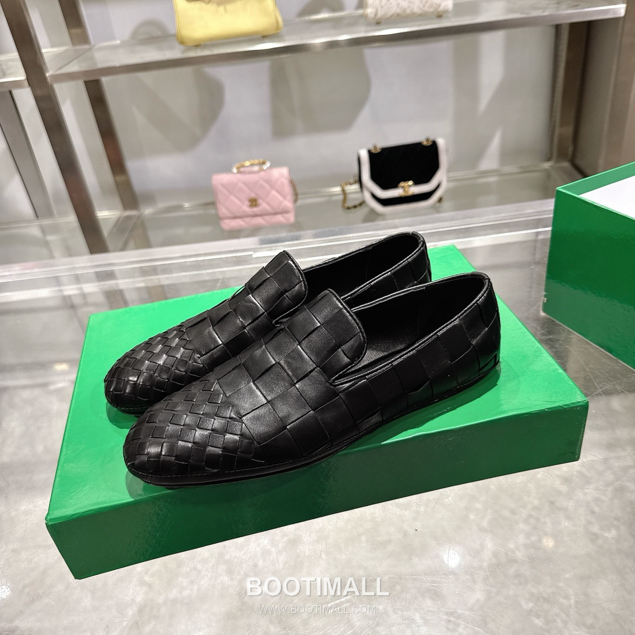Bottega Veneta Bicolor Intrecciato Square-Toe Leather Black Slides 보테가 베네타 바이컬러 인트레치아토 스퀘어토 가죽 블랙 슬라이드 1