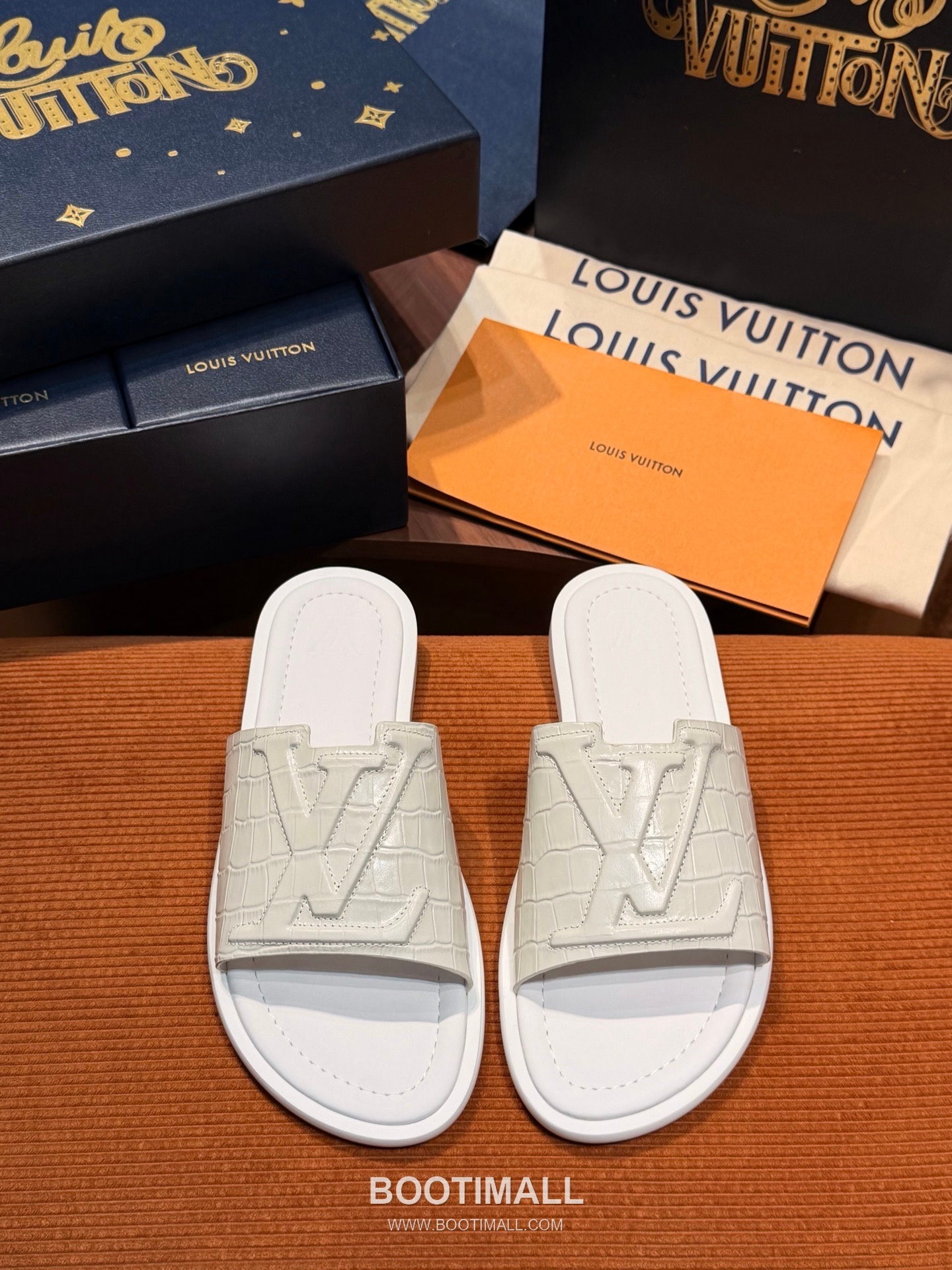 Louis Vuitton Oasis Monogram 5D Logo Calfskin Blue Slides 루이비통 오아시스 모노그램 5D 로고 송아지가죽 블루 슬라이드 1