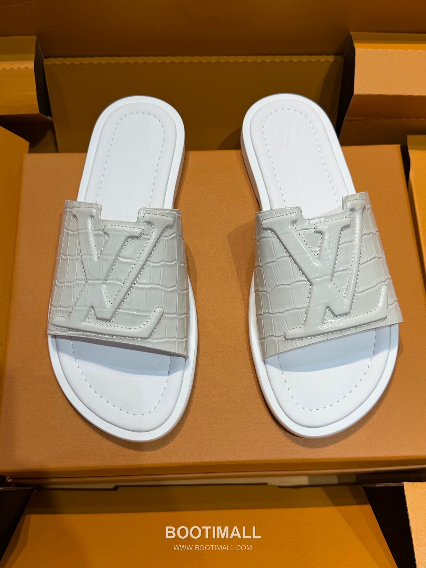 Louis Vuitton Oasis Monogram 5D Logo Calfskin Blue Slides 루이비통 오아시스 모노그램 5D 로고 송아지가죽 블루 슬라이드 3