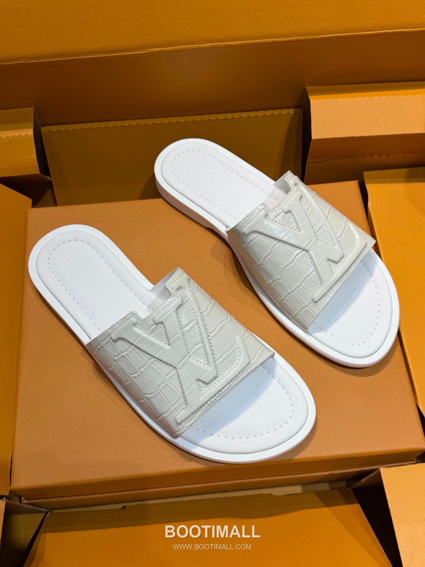 Louis Vuitton Oasis Monogram 5D Logo Calfskin Blue Slides 루이비통 오아시스 모노그램 5D 로고 송아지가죽 블루 슬라이드 4