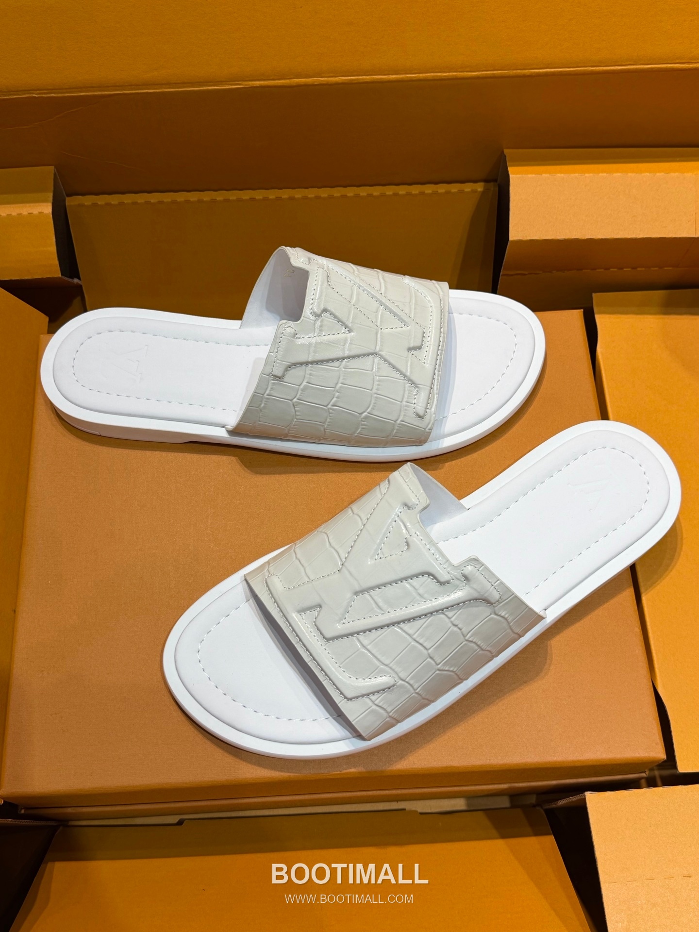 Louis Vuitton Oasis Monogram 5D Logo Calfskin Blue Slides 루이비통 오아시스 모노그램 5D 로고 송아지가죽 블루 슬라이드 5