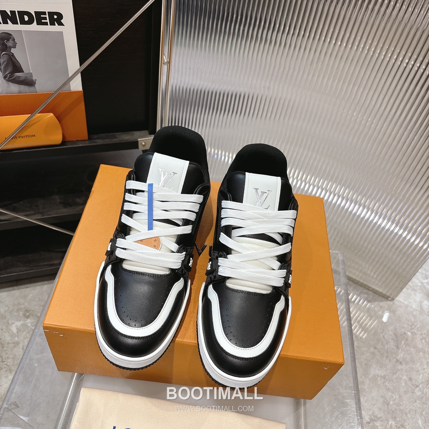 Louis Vuitton Trainer Monogram Denim 루이비통 트레이너 모노그램 데님 스니커즈 1