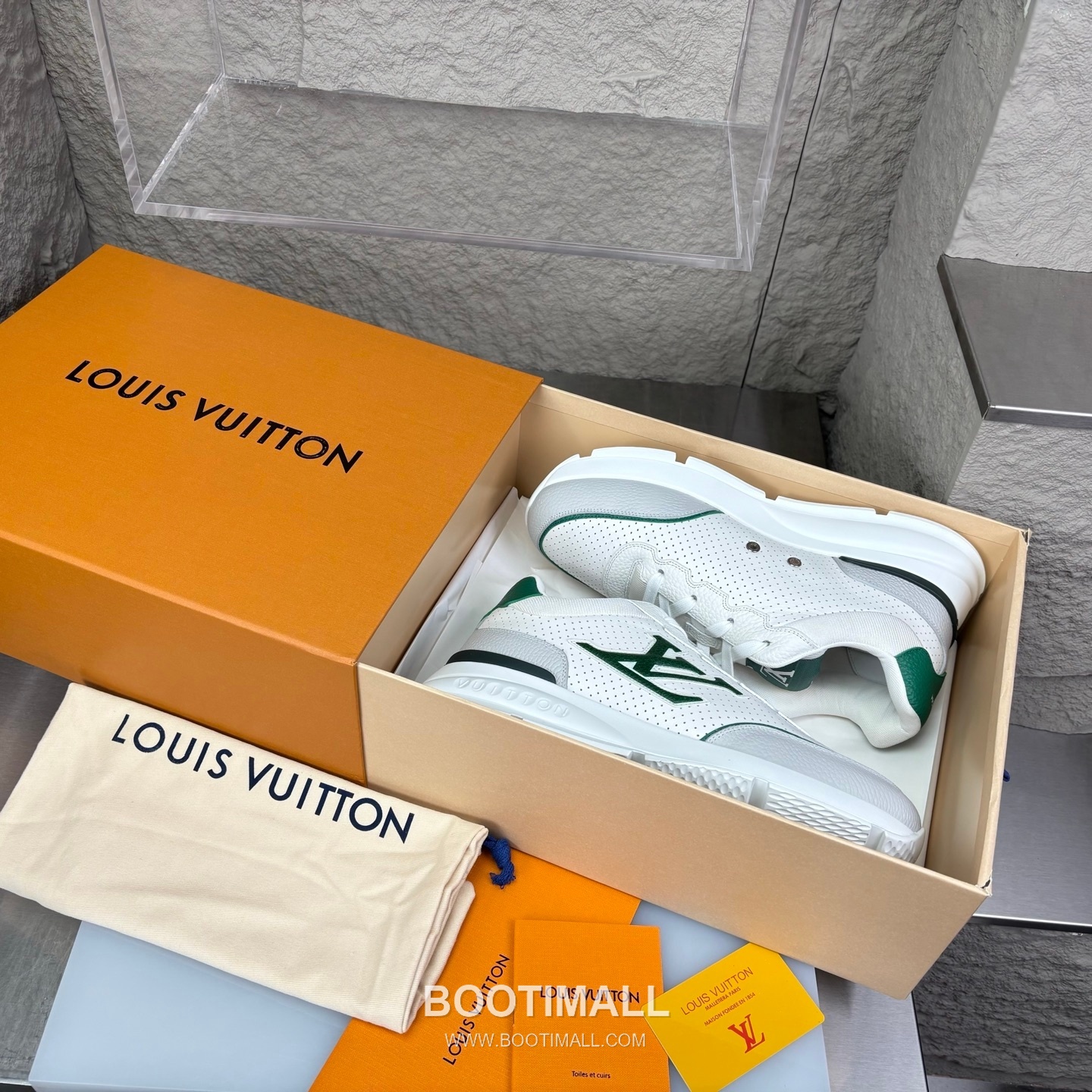 Louis Vuitton Classic LV Letter Platform Smooth Cowhide Black Sneakers 루이비통 클래식 LV 레터링 플랫폼 스무스 소가죽 블랙 스니커즈 2