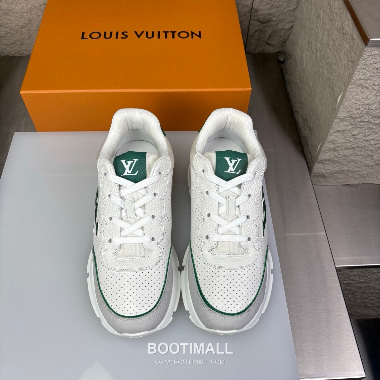 Louis Vuitton Classic LV Letter Platform Smooth Cowhide Black Sneakers 루이비통 클래식 LV 레터링 플랫폼 스무스 소가죽 블랙 스니커즈 3