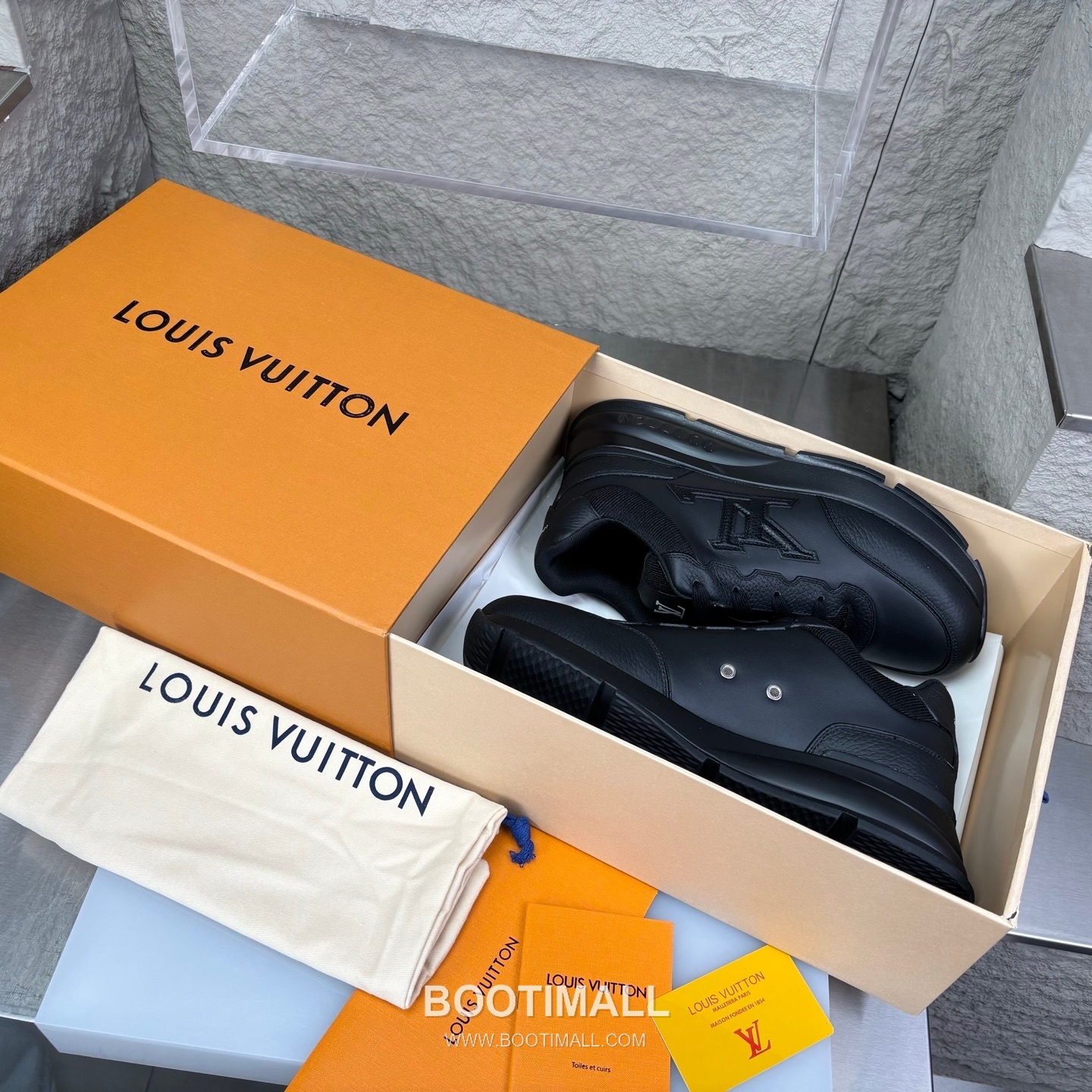 Louis Vuitton Classic LV Letter Platform Smooth Cowhide Black Sneakers 루이비통 클래식 LV 레터링 플랫폼 스무스 소가죽 블랙 스니커즈 2